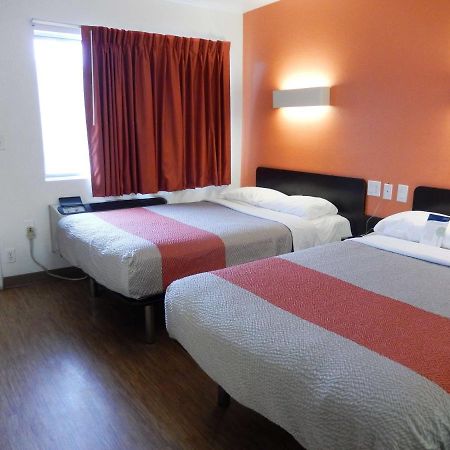 Motel 6-Clute, Tx Εξωτερικό φωτογραφία