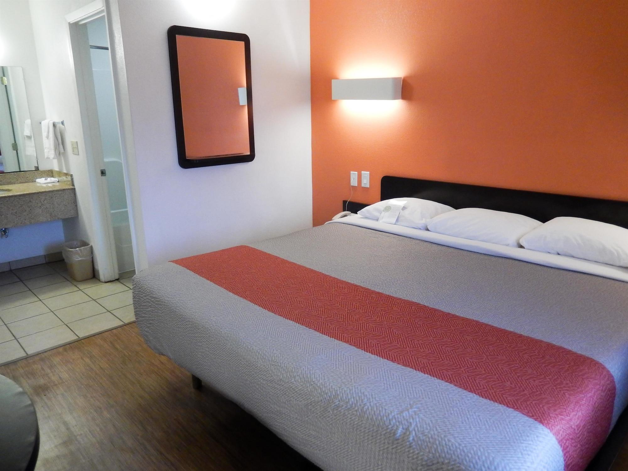 Motel 6-Clute, Tx Εξωτερικό φωτογραφία