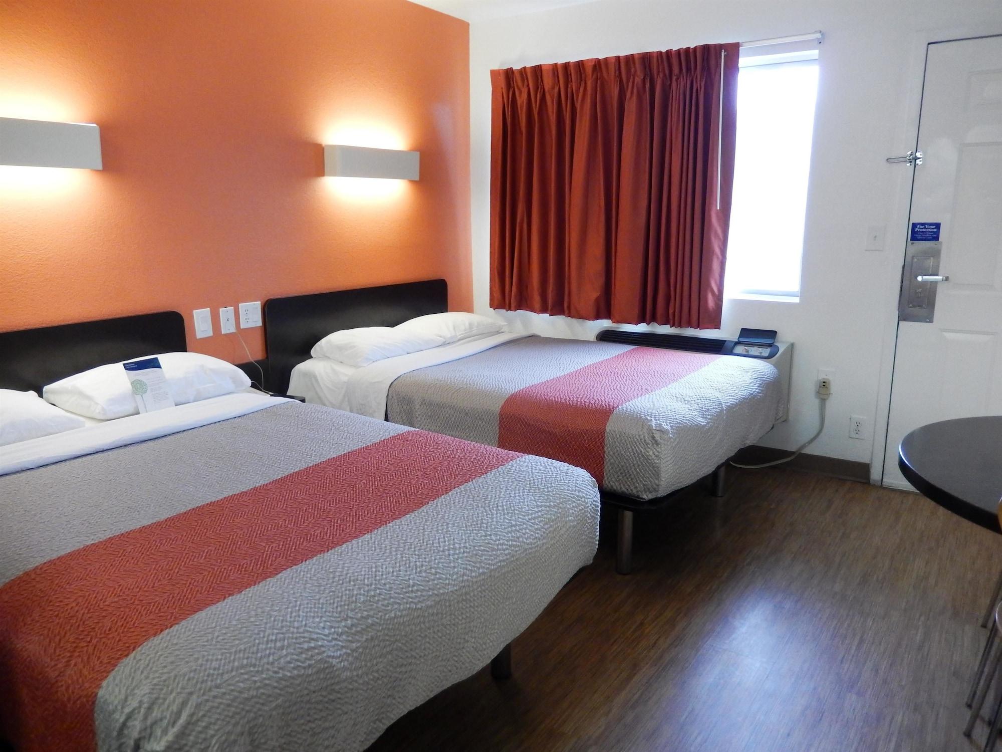 Motel 6-Clute, Tx Εξωτερικό φωτογραφία