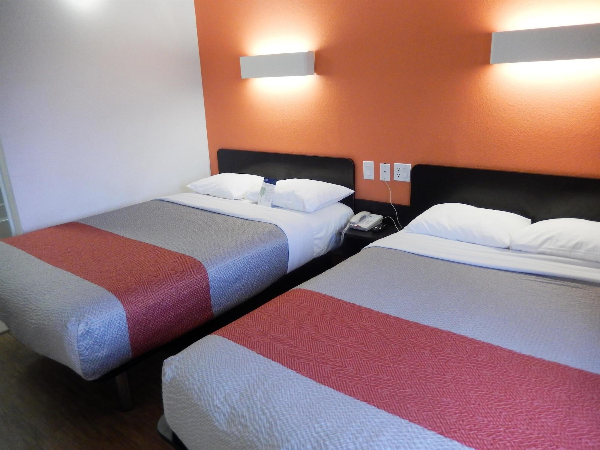 Motel 6-Clute, Tx Εξωτερικό φωτογραφία