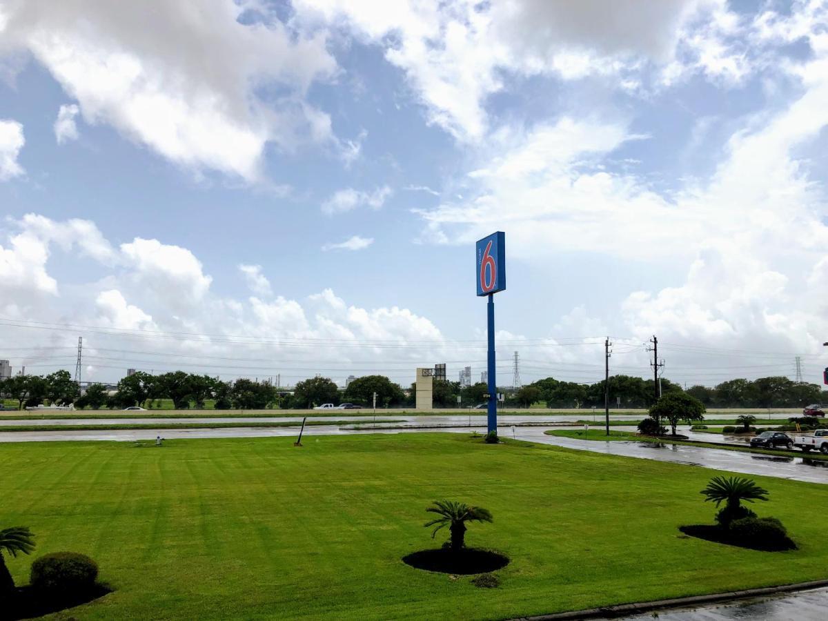 Motel 6-Clute, Tx Εξωτερικό φωτογραφία