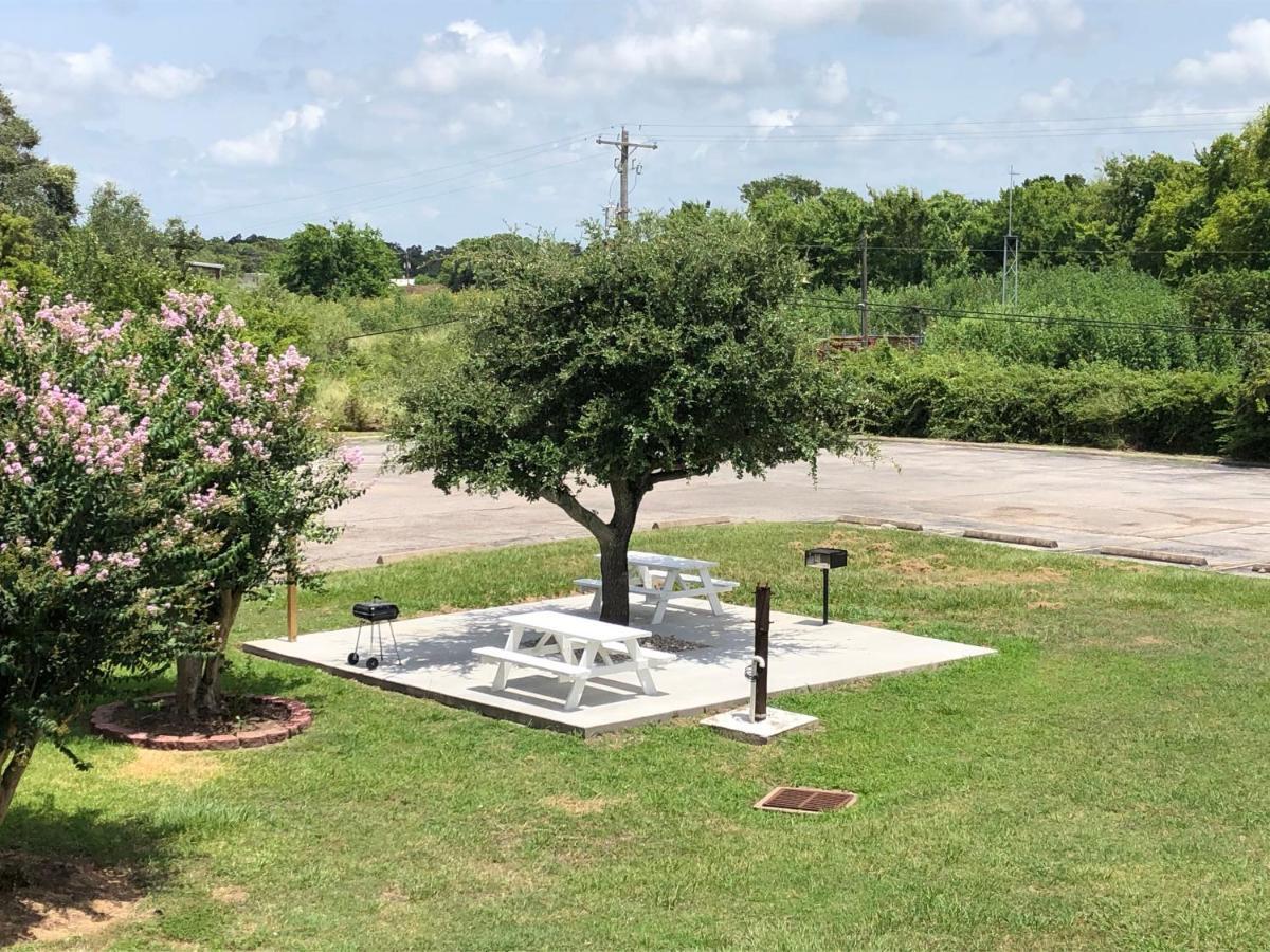Motel 6-Clute, Tx Εξωτερικό φωτογραφία