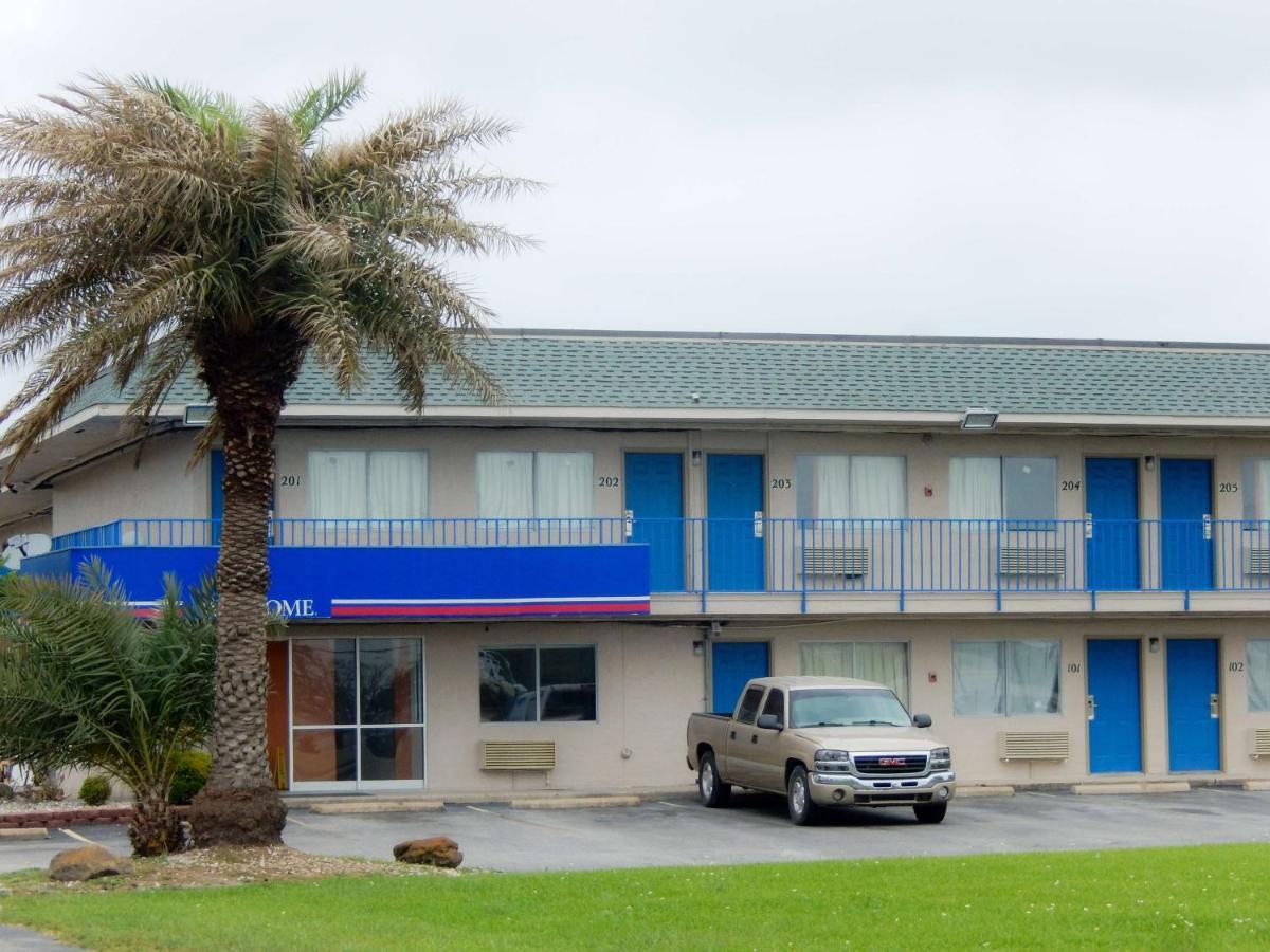 Motel 6-Clute, Tx Εξωτερικό φωτογραφία